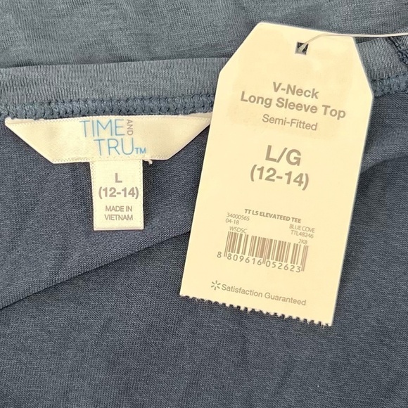 NWT Time And Tru Blue V-Neck Semi Fitted Long Sleeve Blouse Size Large Women’s - Picture 2 of 4